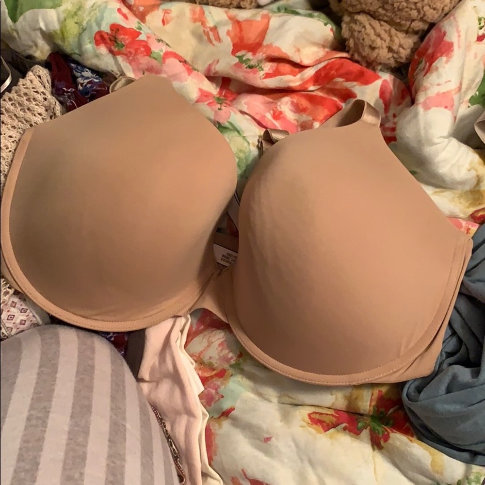 Victoria’s Secret lightly lines t-shirt bra 38DDD